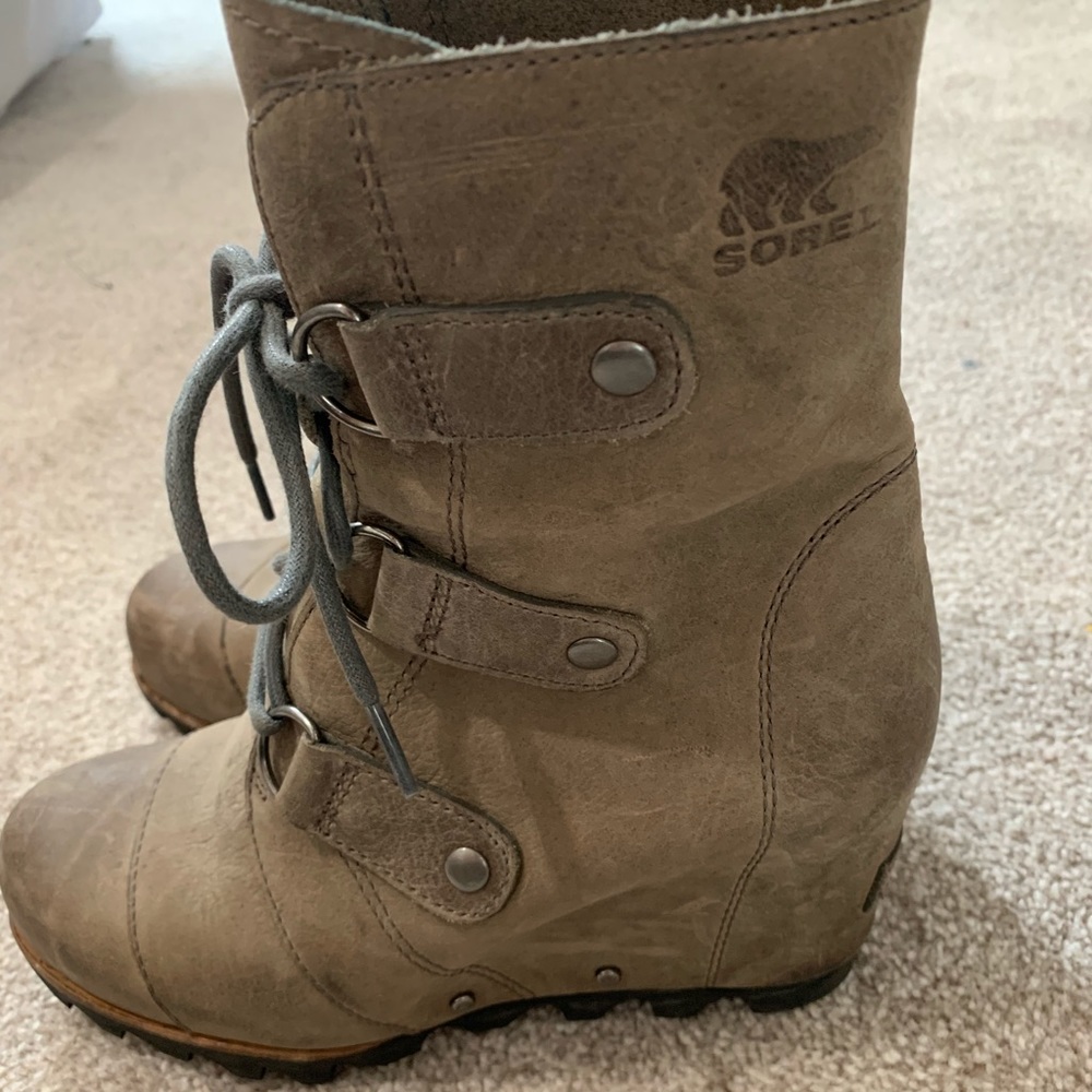 Size 6 Grey Sorel Joan of Ark wedge boots